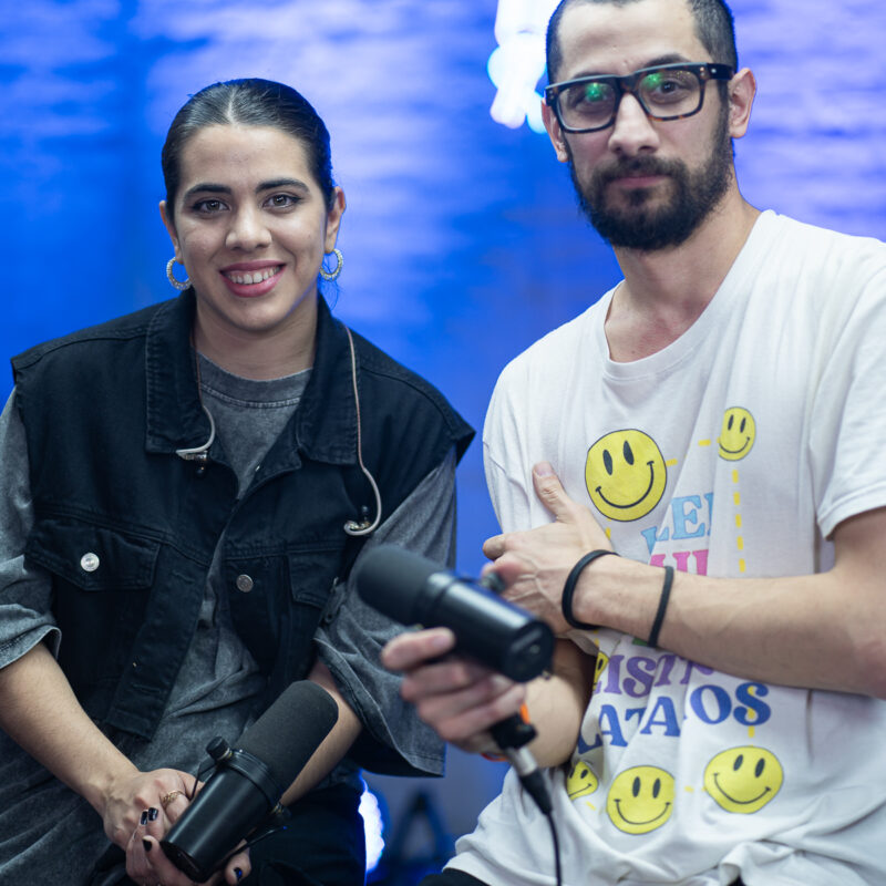 Nair García y Nico de Plátanos, después de interpretar "Estrecho" en PANZA en Vivo.